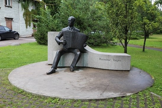 Statue of Raimond Valgre-派尔努必去景点
