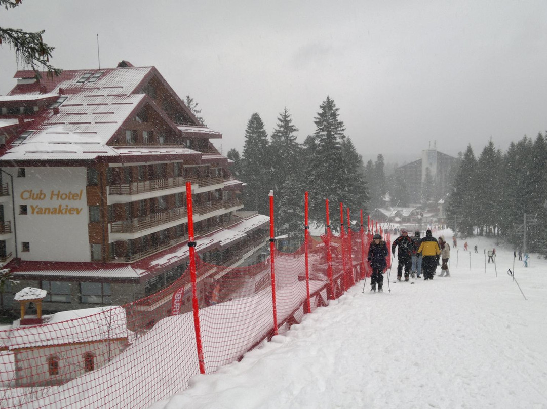 Yanakiev Ski and Snowboard School景点图片