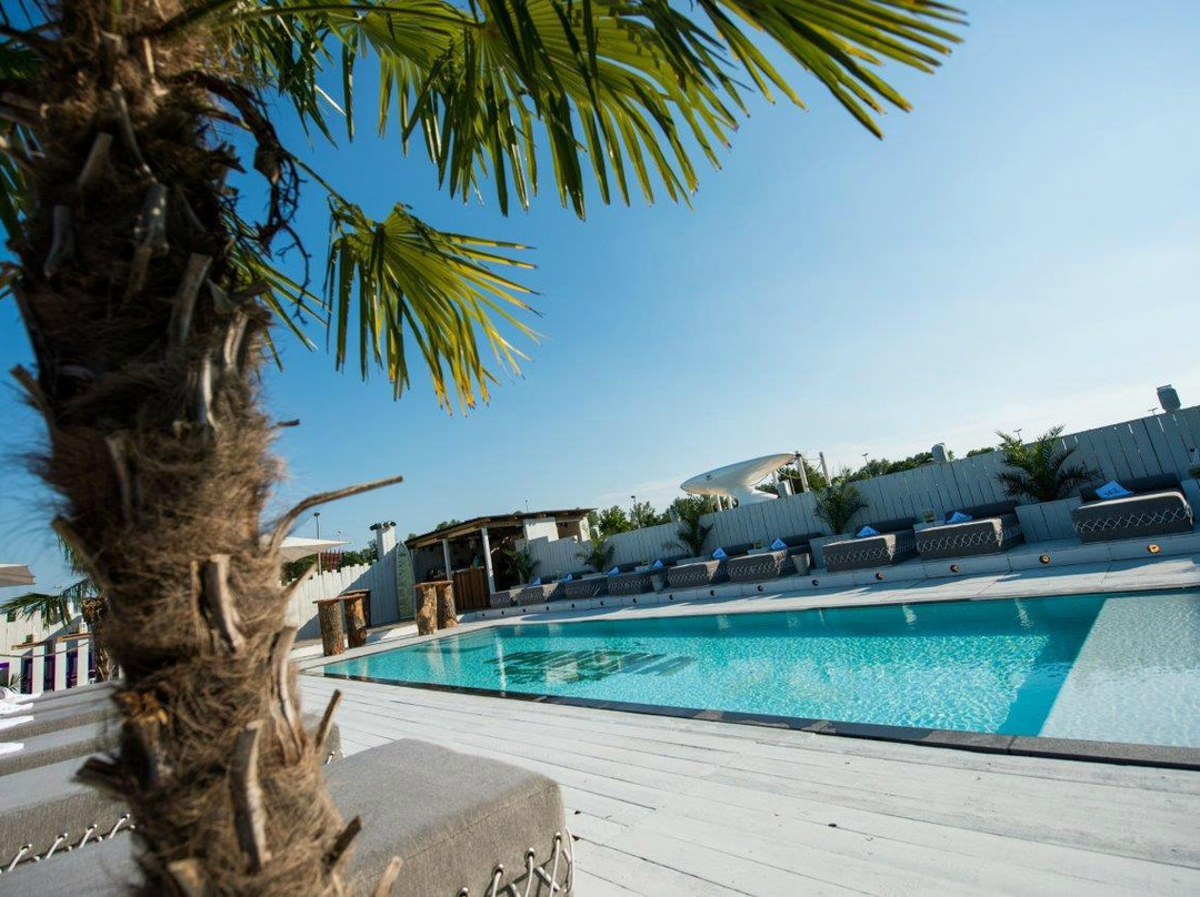 迪彭贝克旅游景点-Ipanema, Summer Paradise