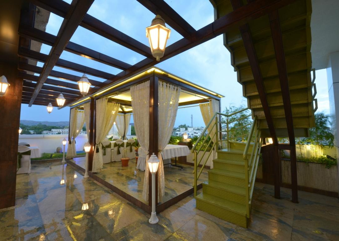 Hotel J P International