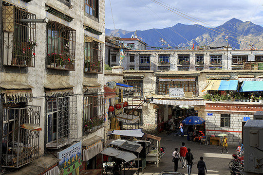 拉萨香巴拉大酒店主图