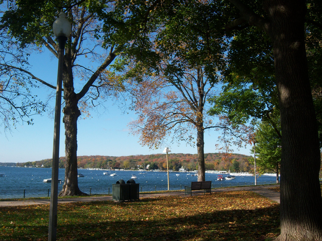 Geneva Lake Shore Path-日内瓦湖必去景点