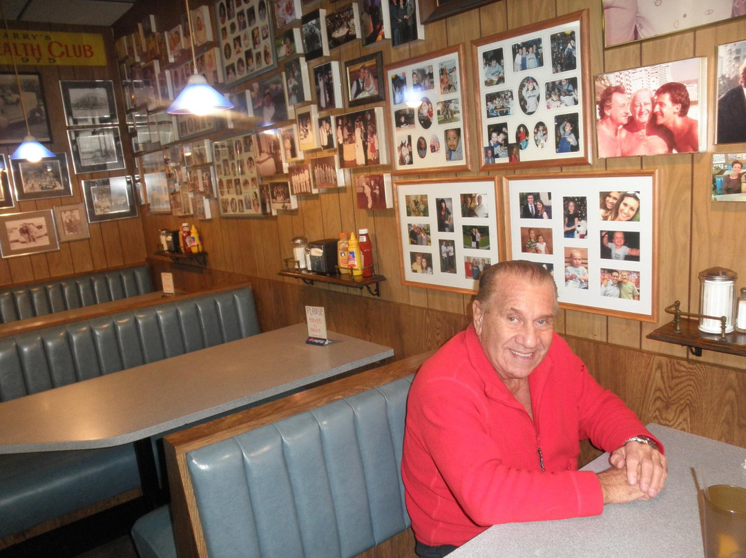 UNCLE Harry's Deli Restaurant