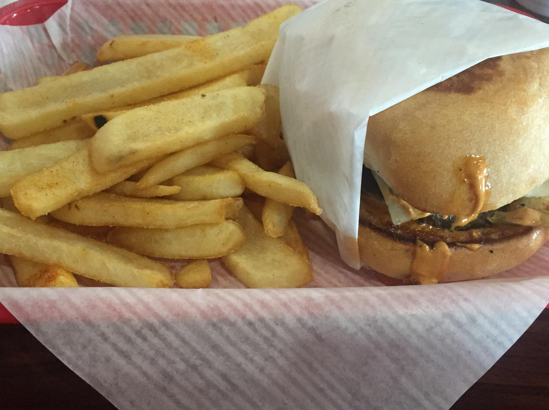 Tilden餐馆和美食-The Location Restaurant and Beer Garden