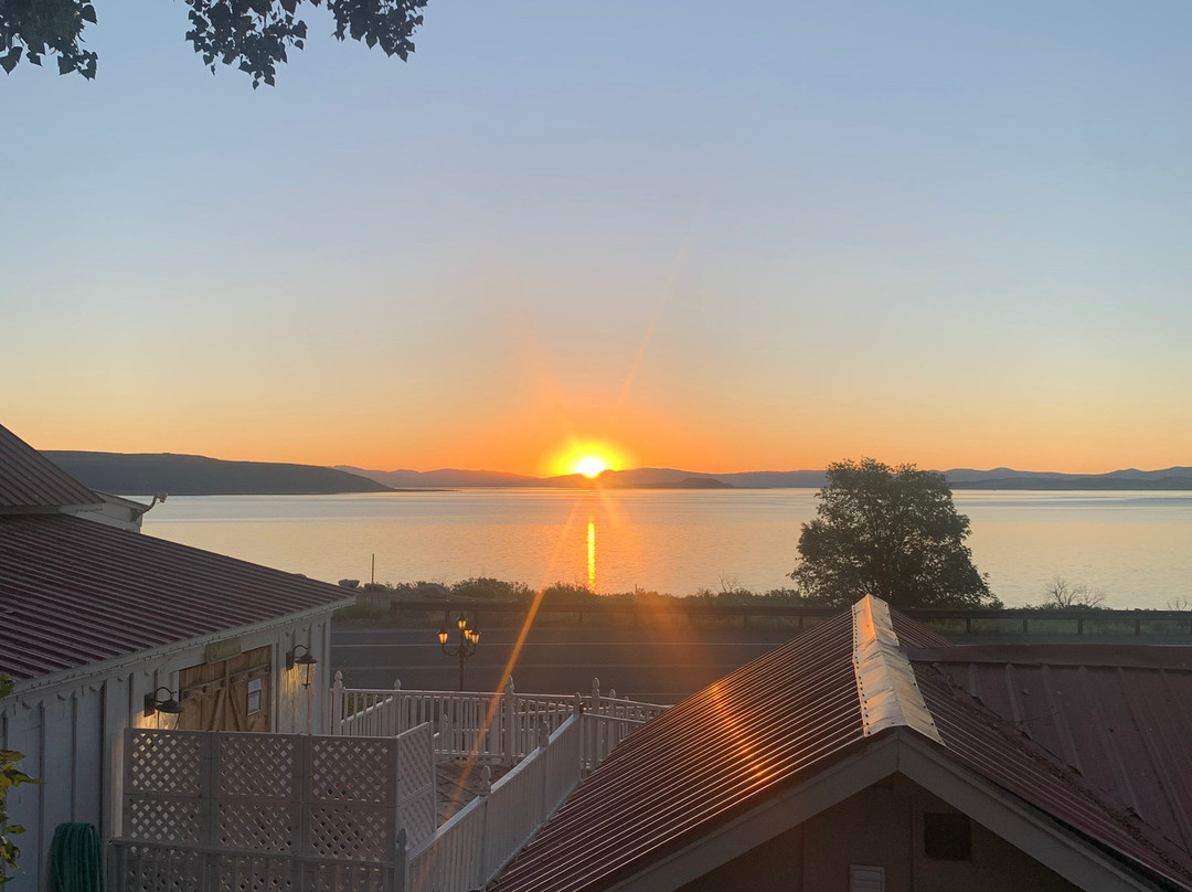 泰奥加莫诺湖旅馆主图