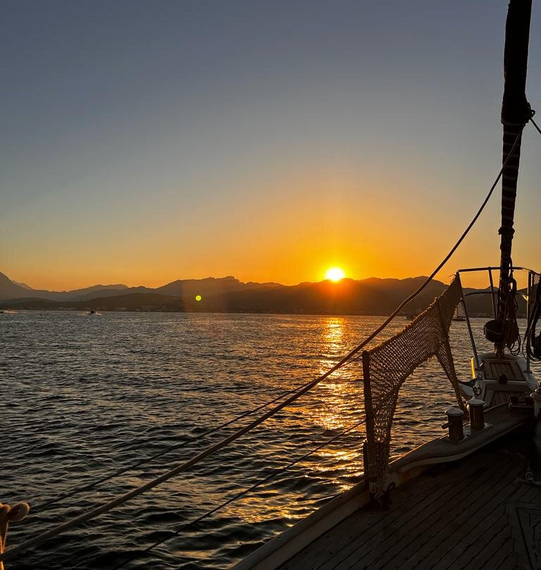 Sailaway Charters-波连萨必去景点