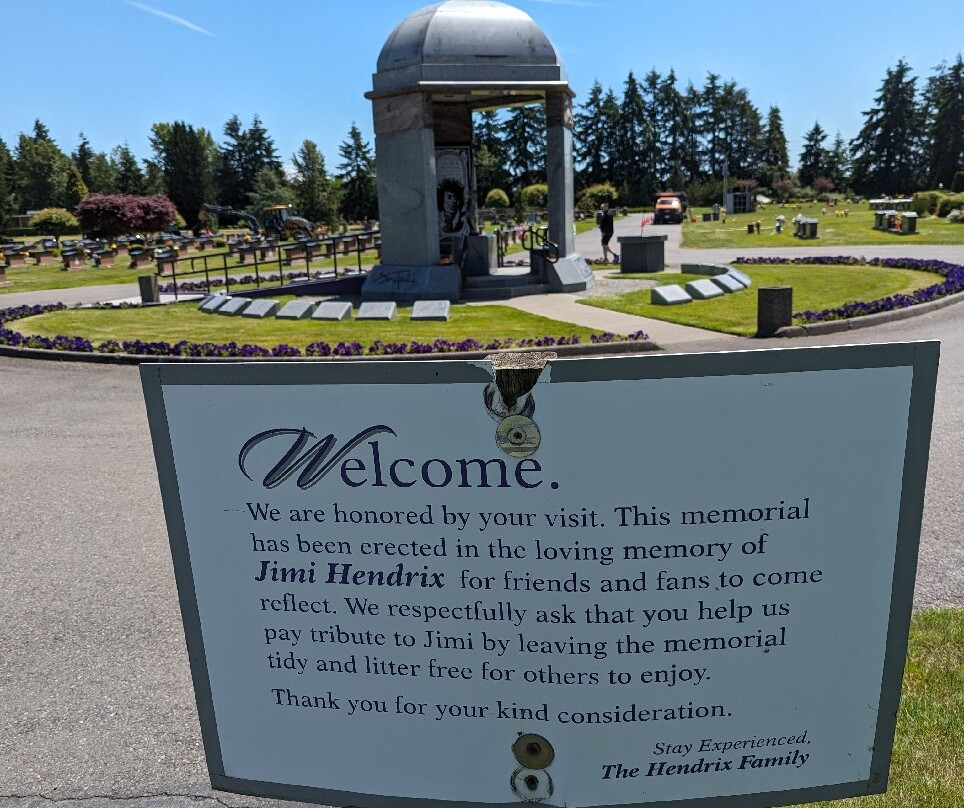 Jimi Hendrix Memorial-伦顿必去景点