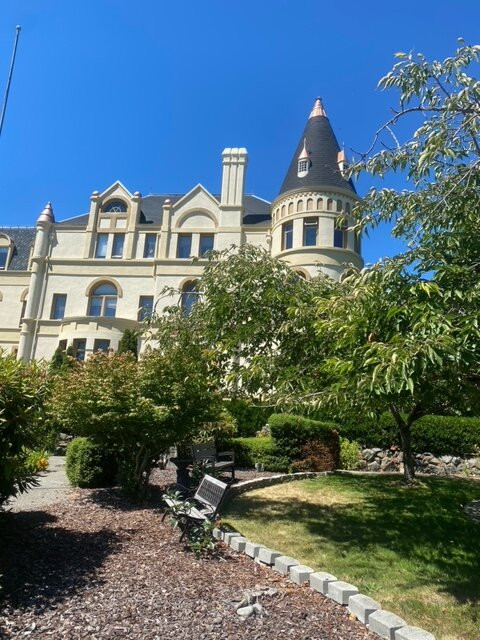 Manresa Castle主图