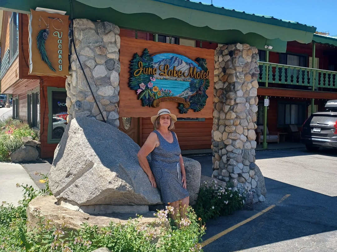 June Lake Motel主图