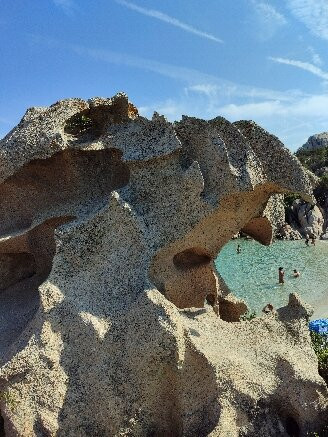 Spiaggia Delle Vacche-Baia Sardinia必去景点