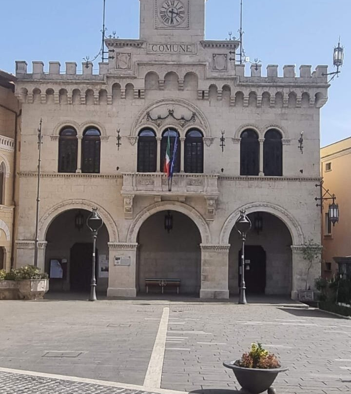 Palazzo Comunale di Fiuggi-菲乌吉必去景点