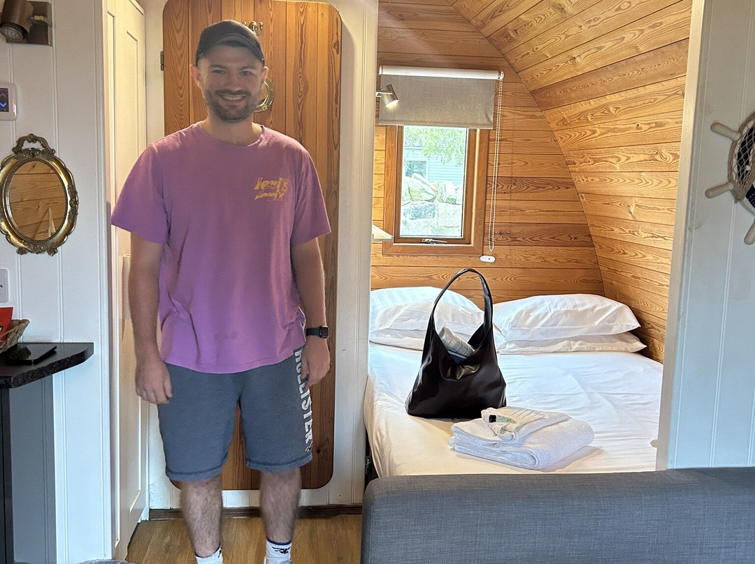 The Golden Ball Luxury Pods主图