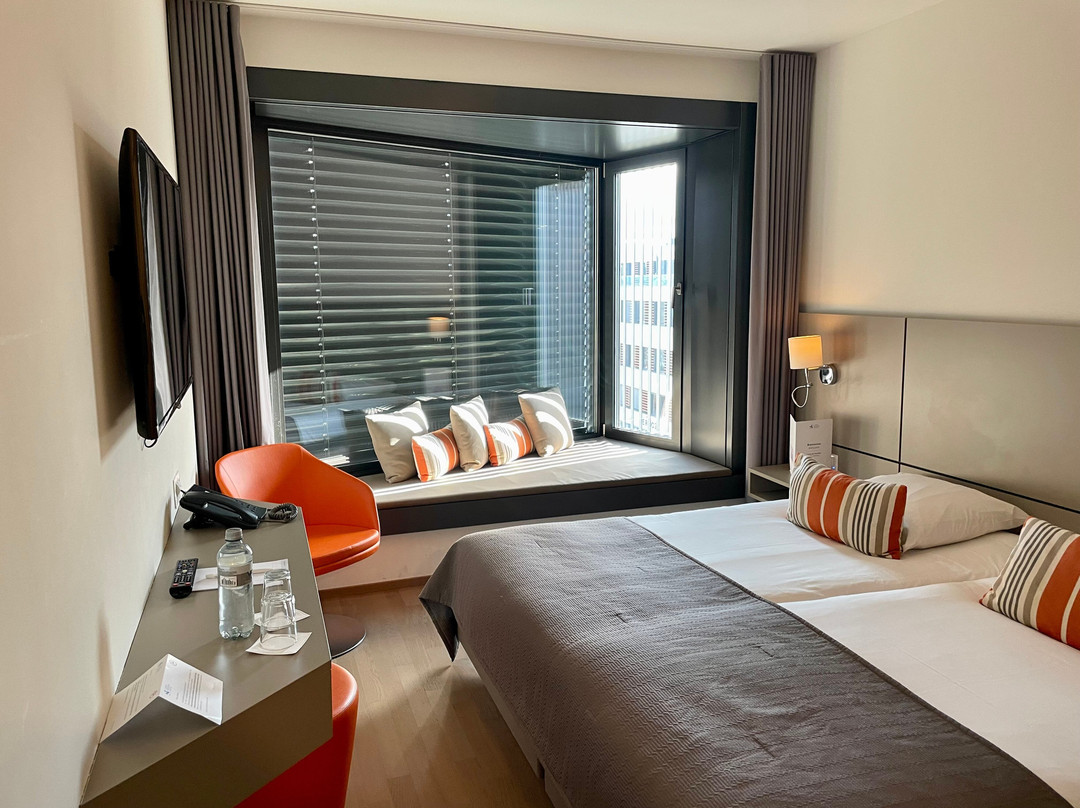 Lake Geneva Hotel主图