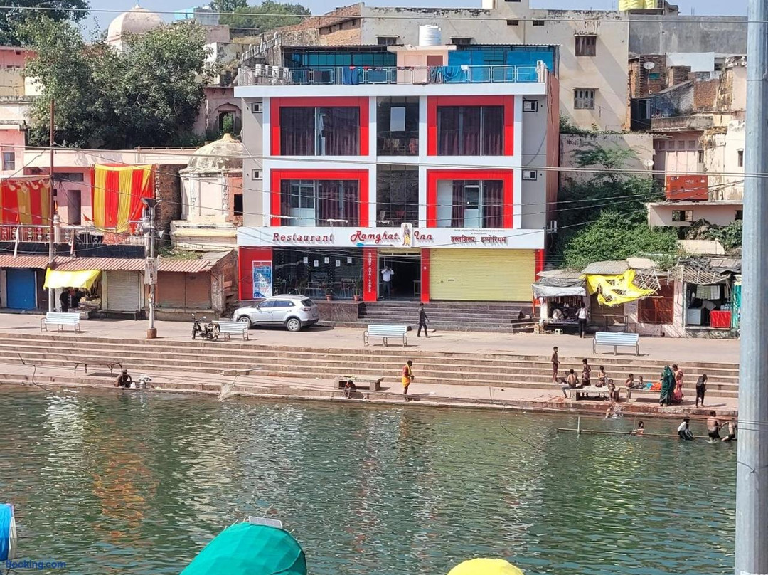 Hotel Ram Ghat inn - In Front Of Mandakini River