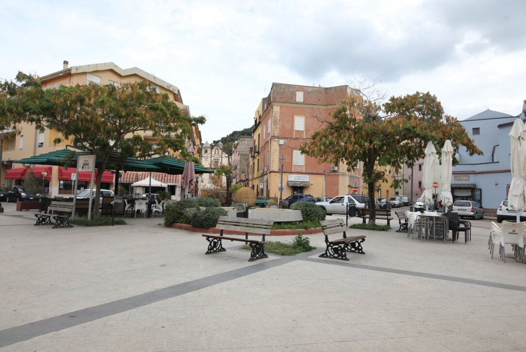 Piazza Costituzione-博萨必去景点