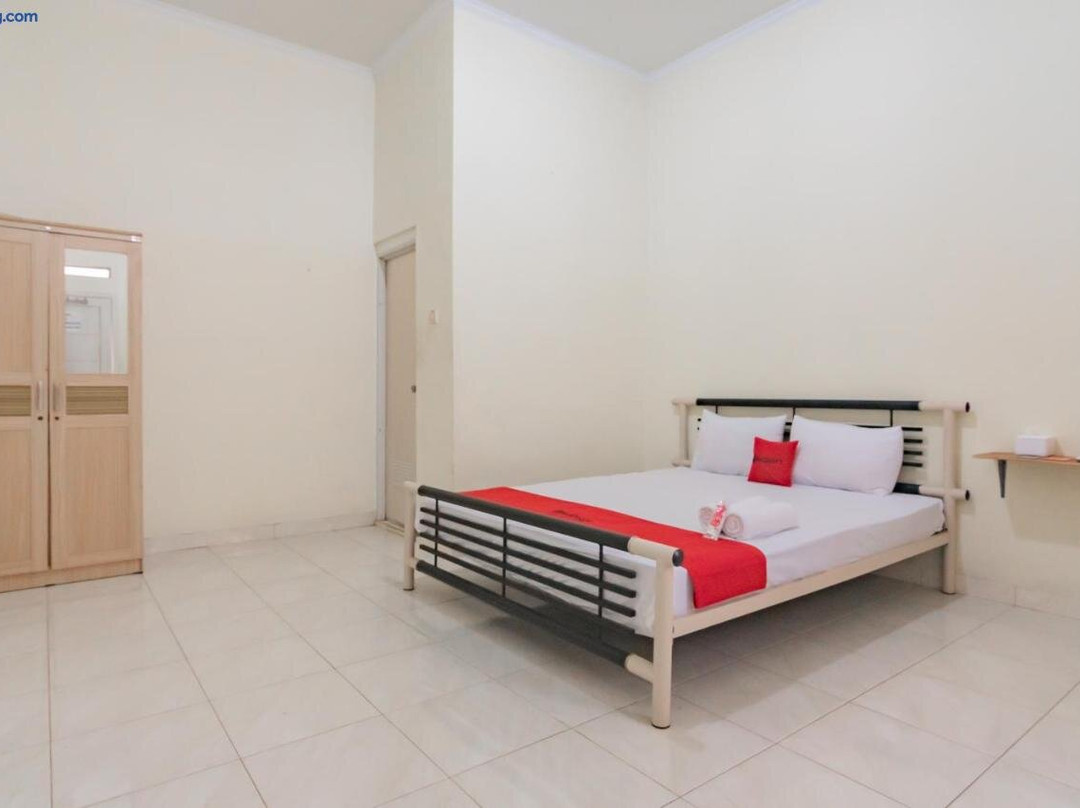 RedDoorz Syariah near Tugu Pandanwangi Cianjur
