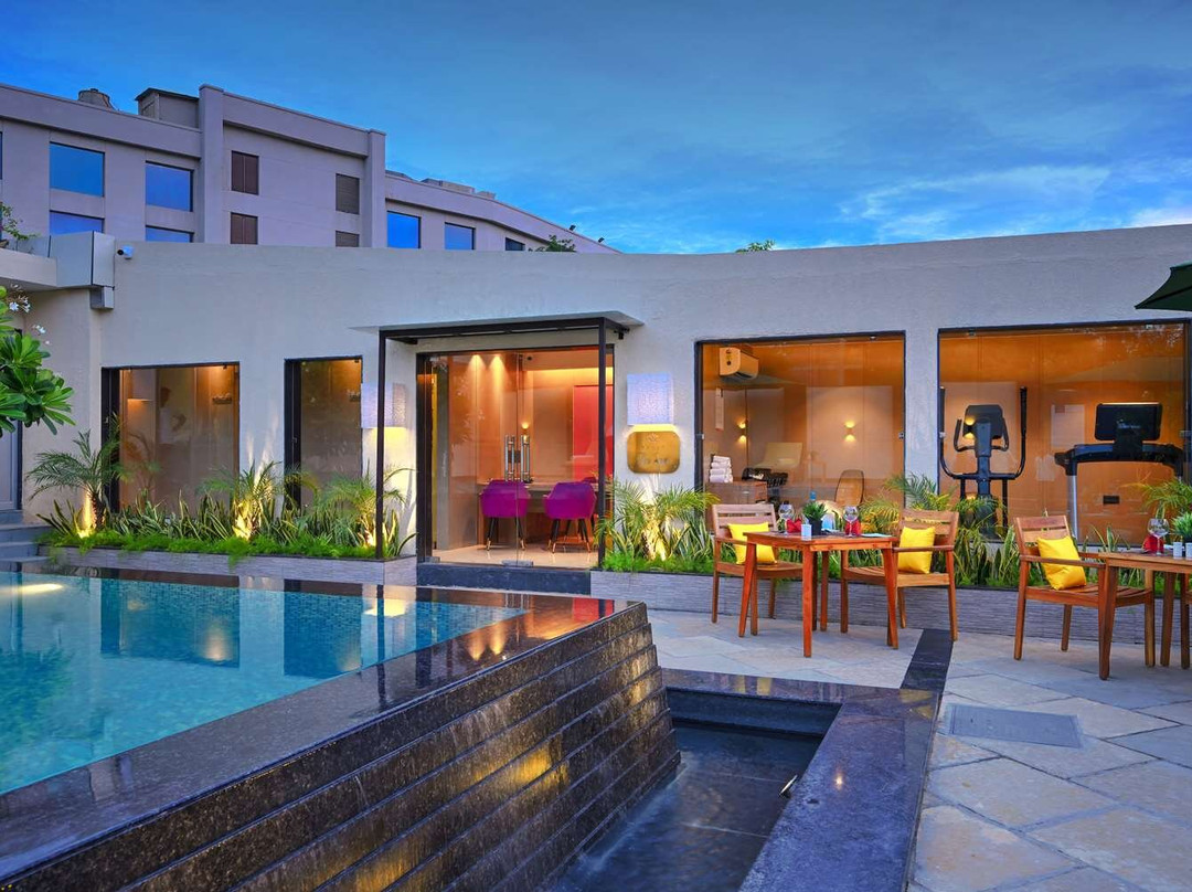 Royale Sarovar Portico主图