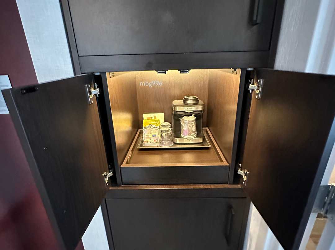 弗朗特皇家蓝岭沙道斯快捷假日&套房酒店主图