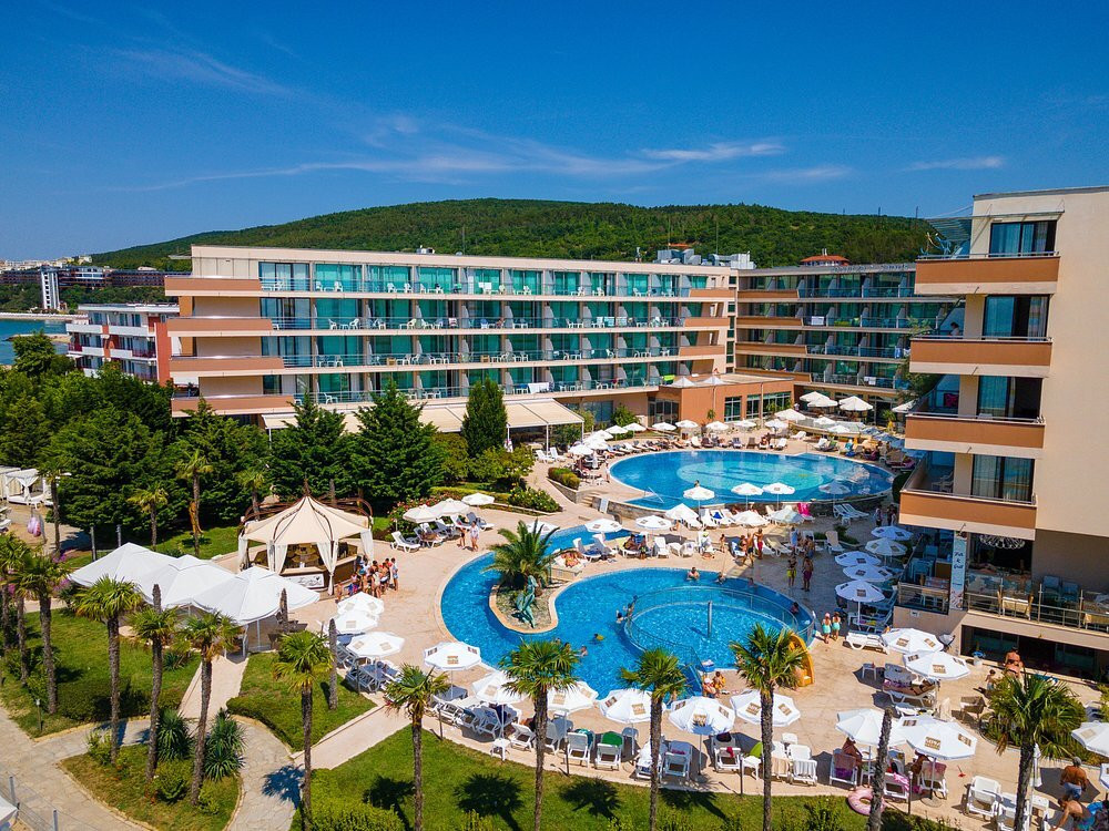 Sandy Bay Hotel