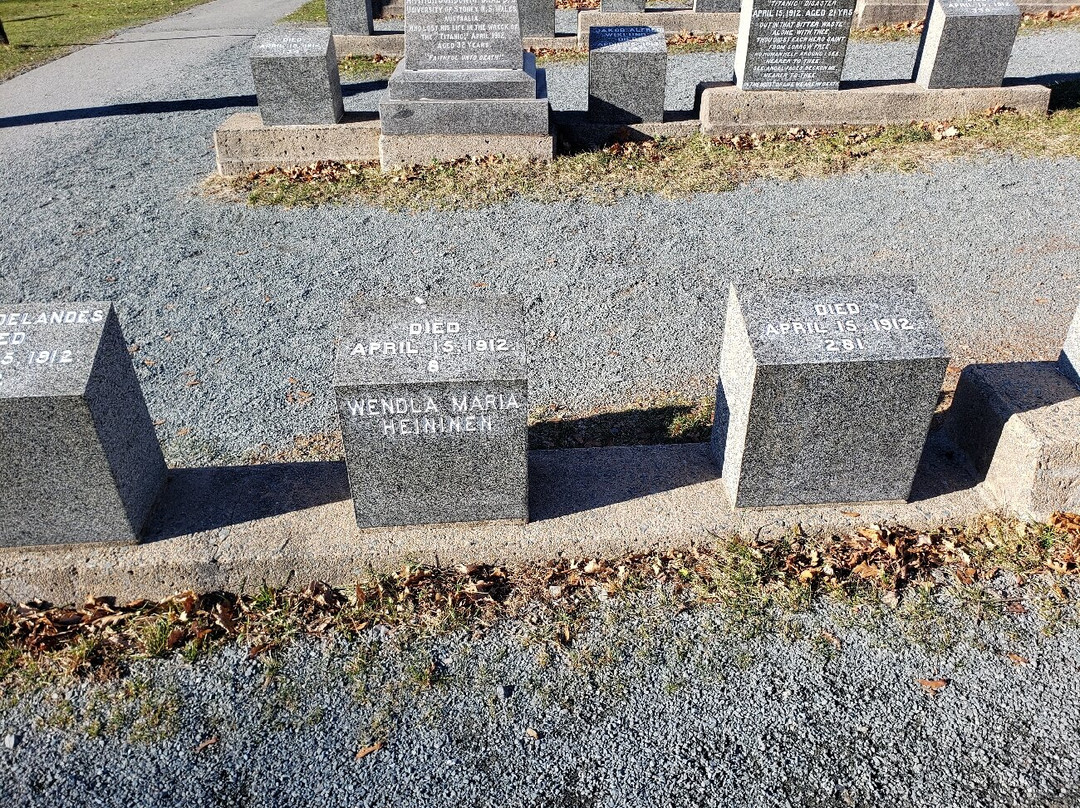 Fairview Lawn Cemetery景点图片