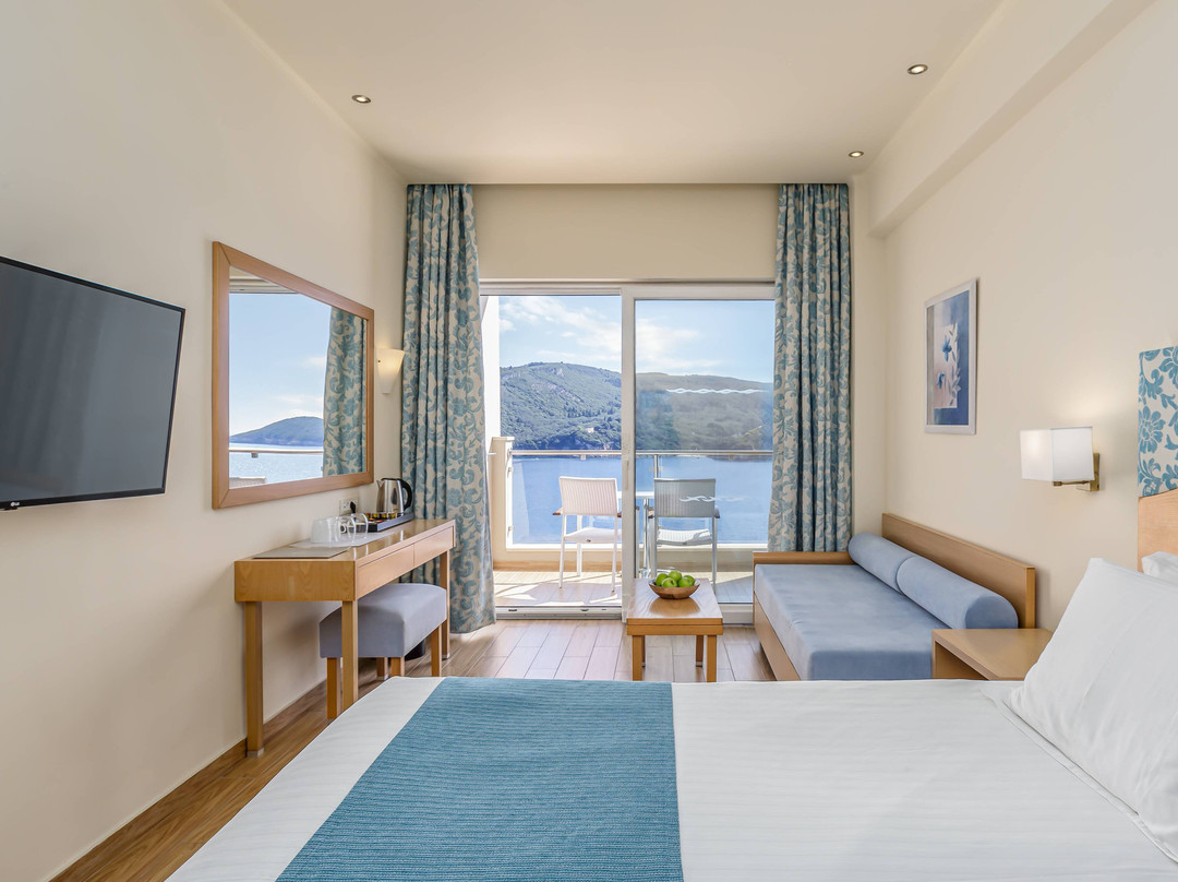 Akrotiri Beach Resort Hotel主图