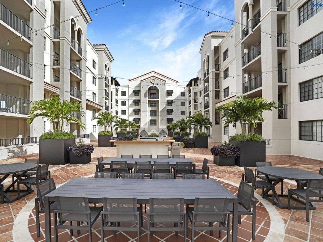 Dharma Home Suites Coral Gables At Grand Plaza