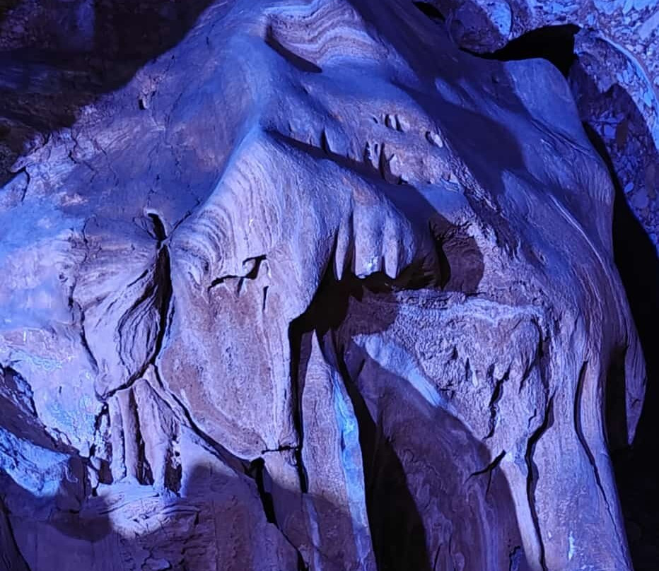 Coves Del Salnitre-Collbato必去景点