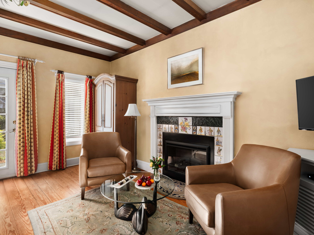 L'auberge Provencale Inn & Restaurant主图