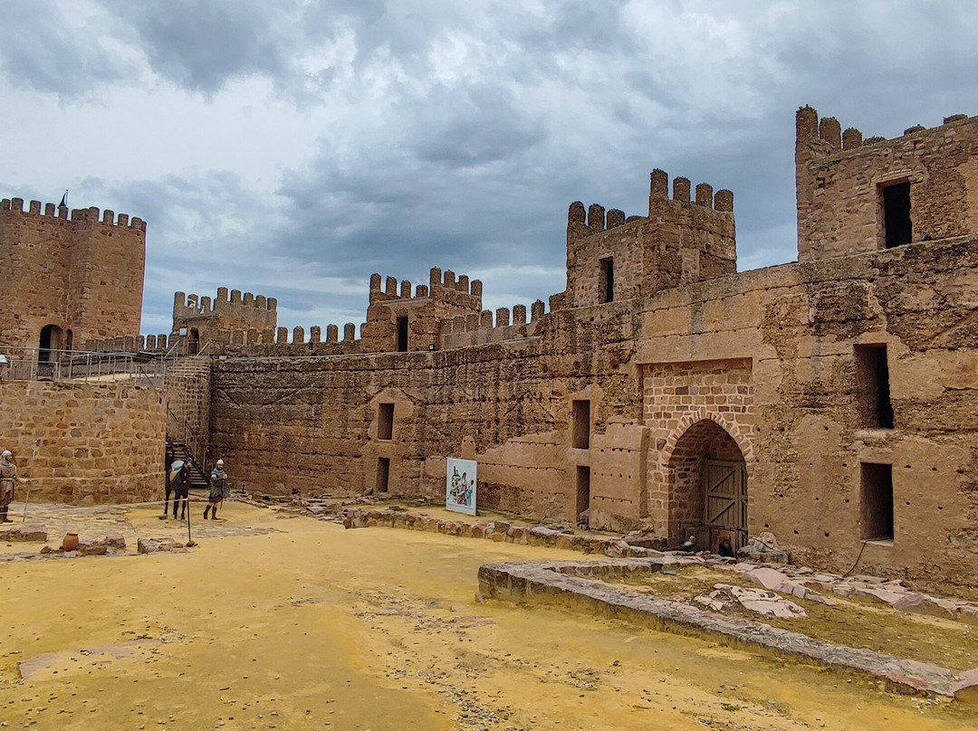 Banos de la Encima Castle景点图片