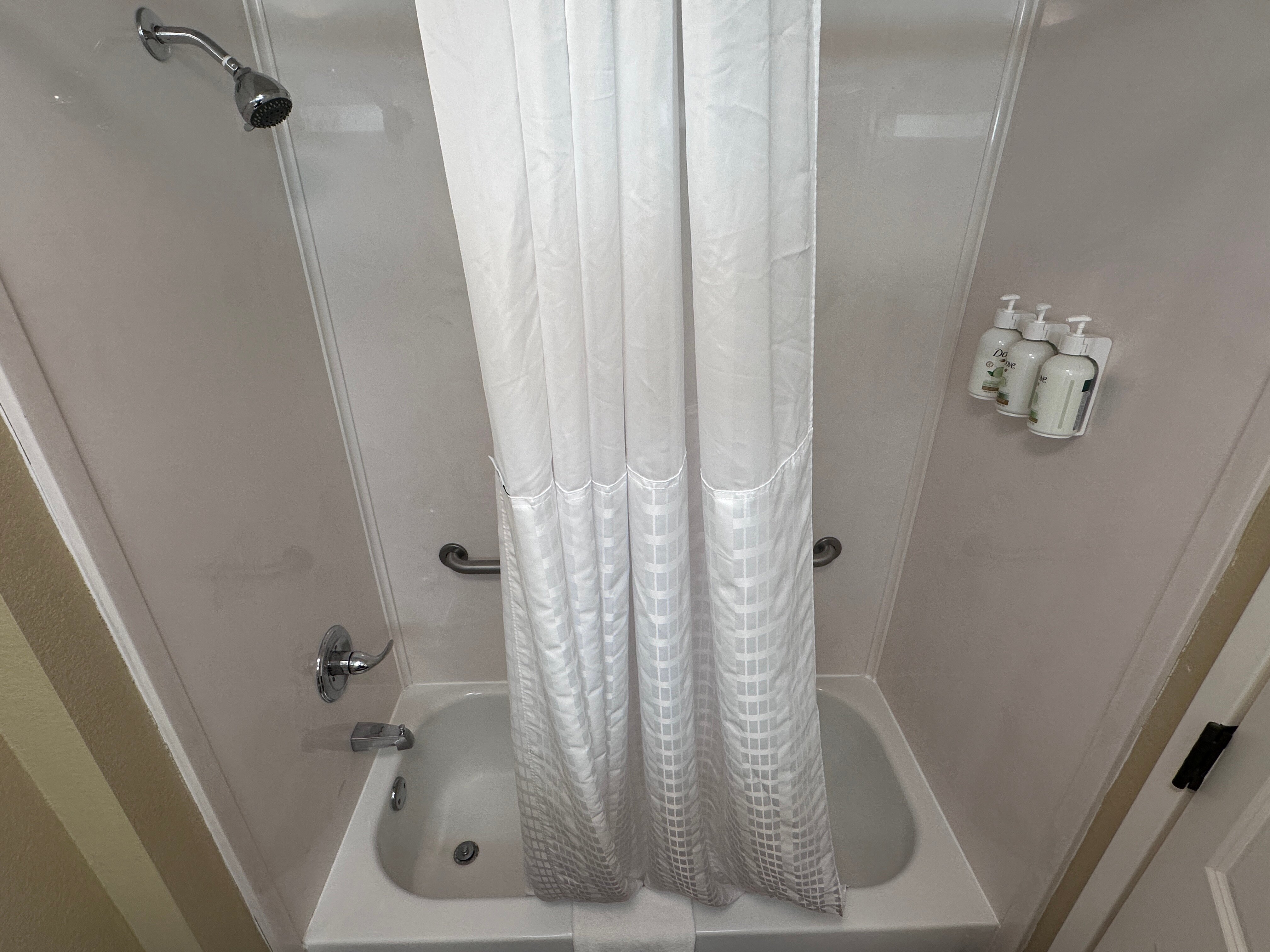 La Quinta Inn & Suites By Wyndham Bentonville-浴室