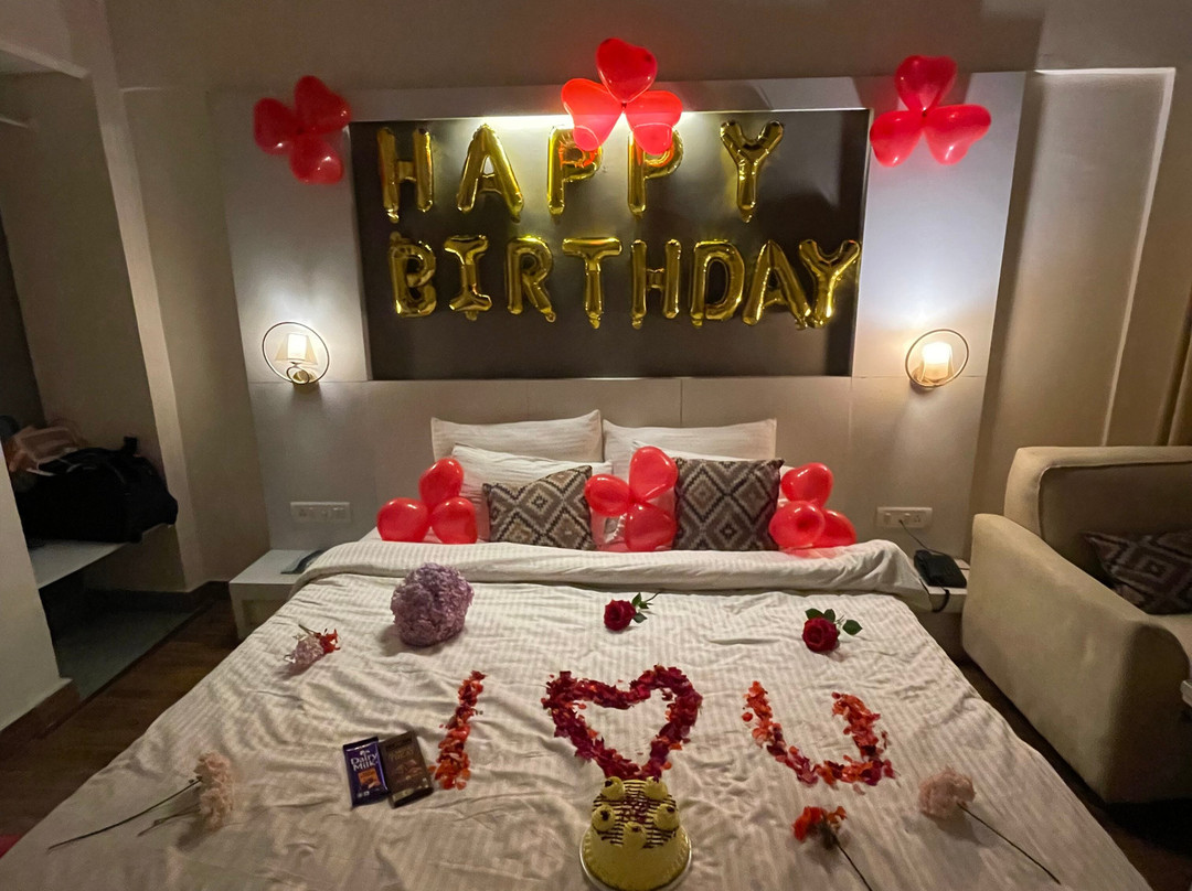 Himalayas By The Lake Hill主图