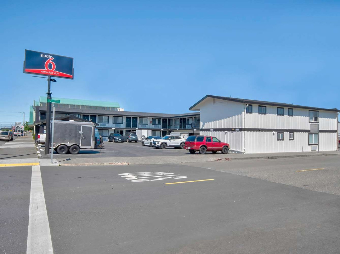 Studio 6 Eureka CA Old Town