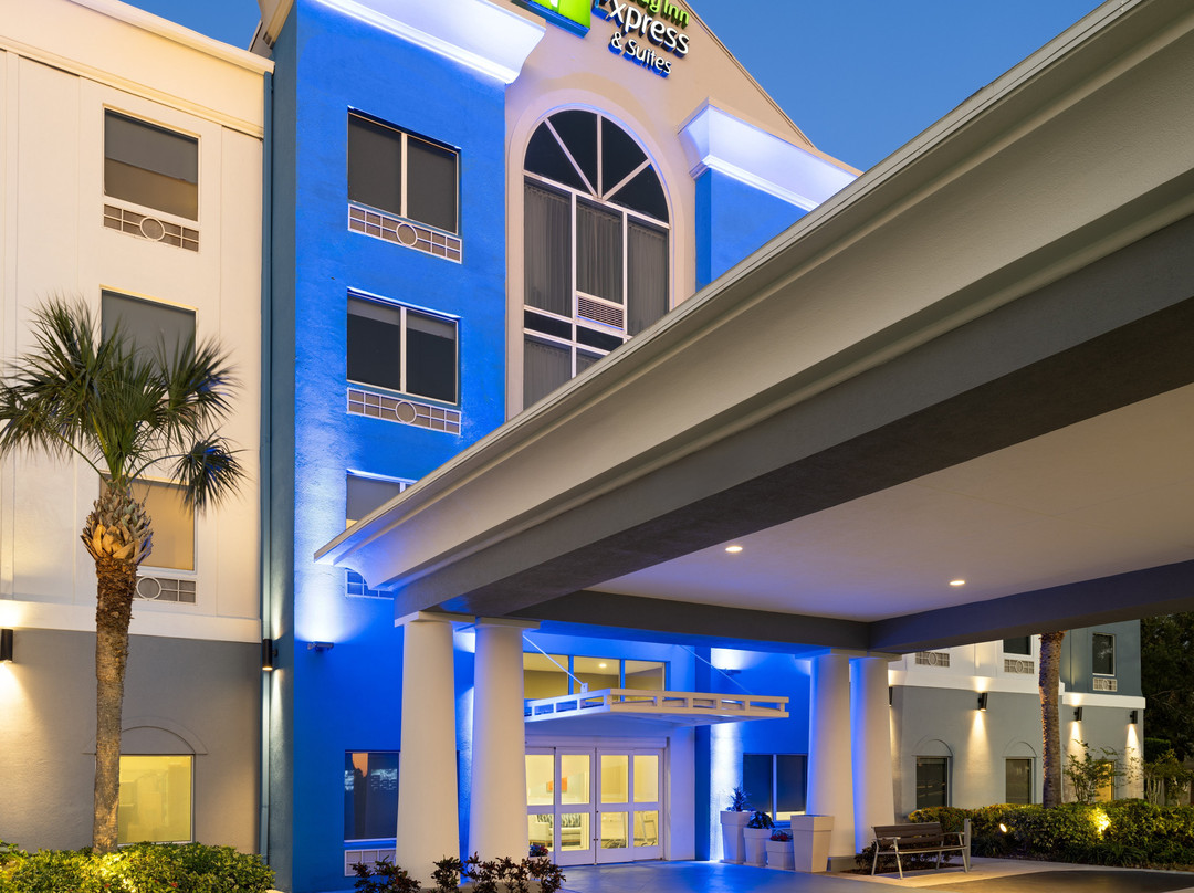 Holiday Inn Express & Suites St. Petersburg North (I-275) by IHG