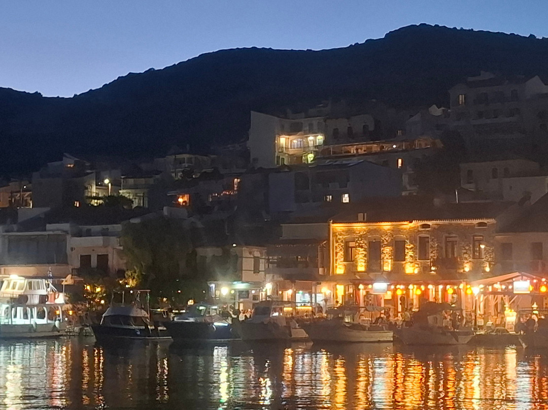 Remezzo Hotel & Studios主图