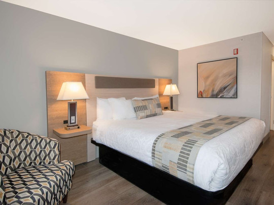 Coast Abbotsford Hotel & Suites