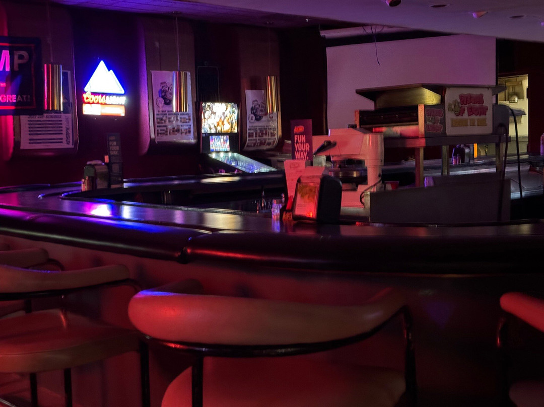 River City Bowl-a-way-Napoleon必去景点