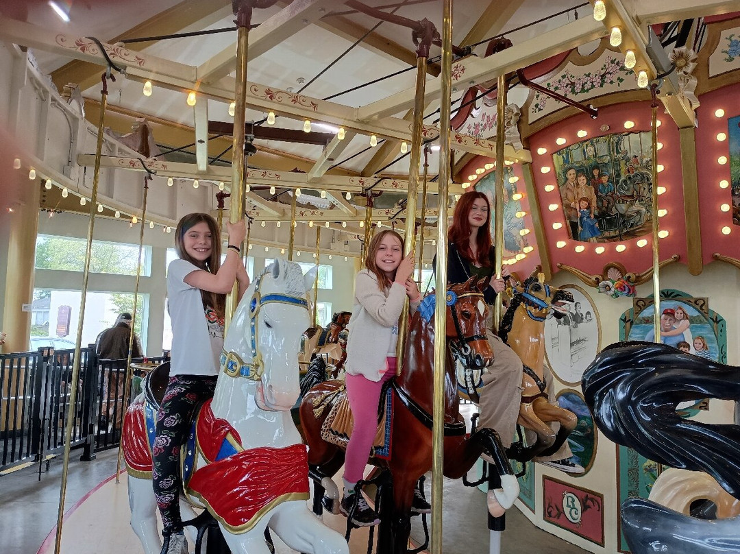 The Berkshire Carousel-皮茨菲尔德必去景点