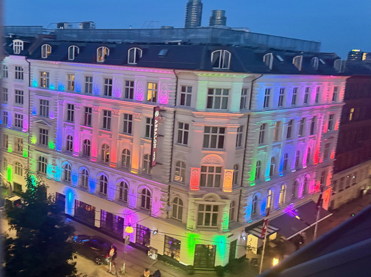 安徒生酒店主图