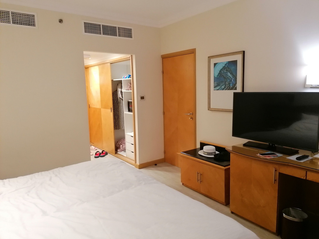 珊瑚海滩度假酒店主图