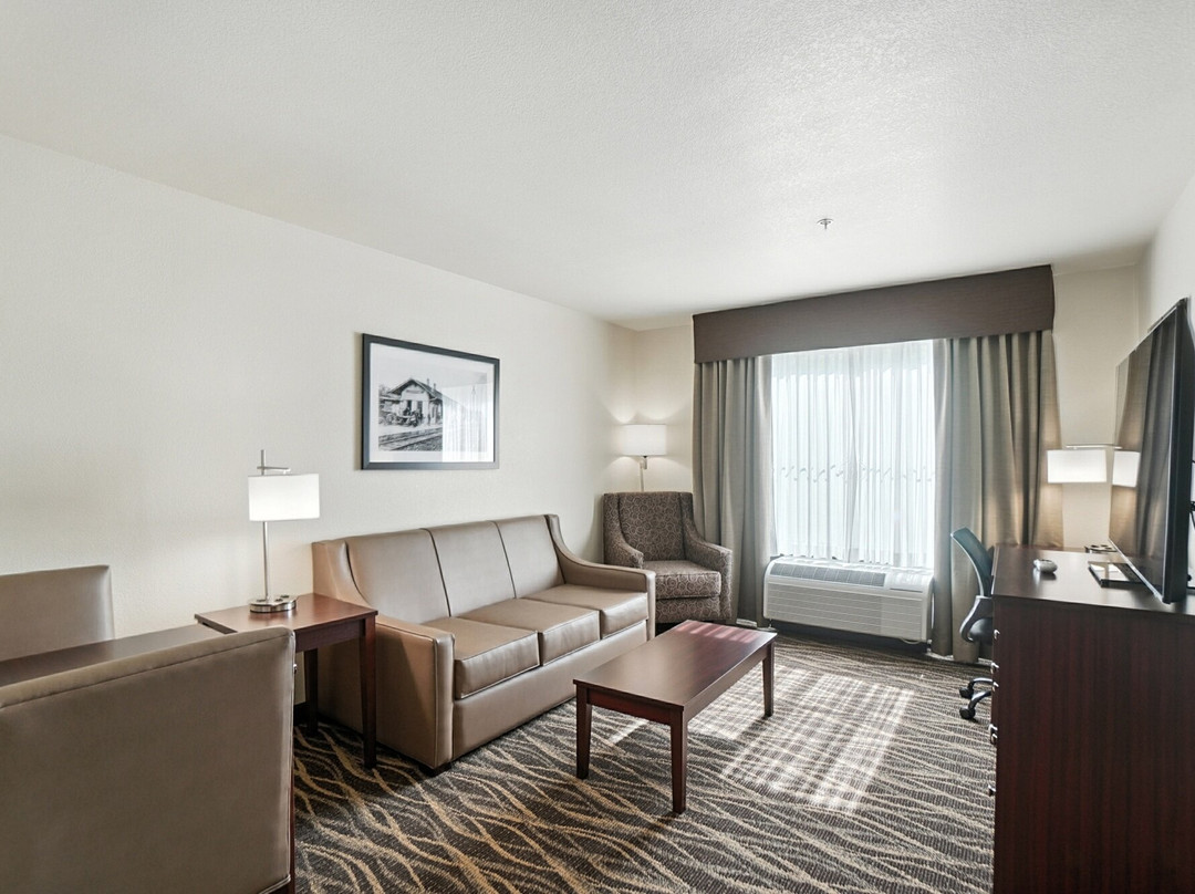 Cobblestone Hotel & Suites - Bellefontaine