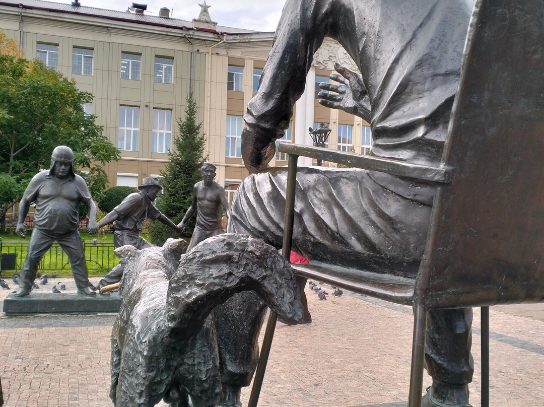 莱昂奈德.盖带雕塑-伊尔库茨克必去景点