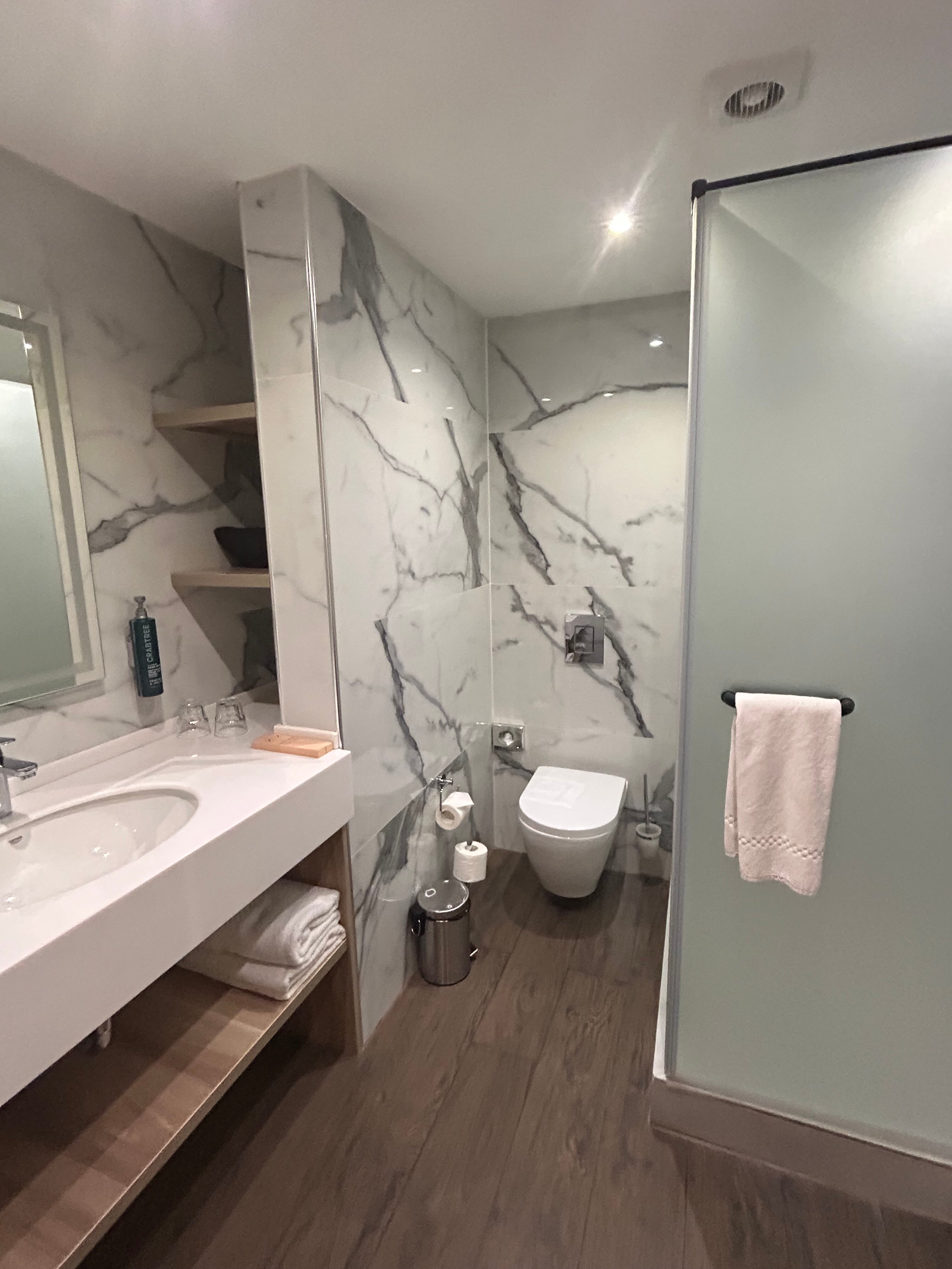 Hilton Garden Inn Samarkand-浴室