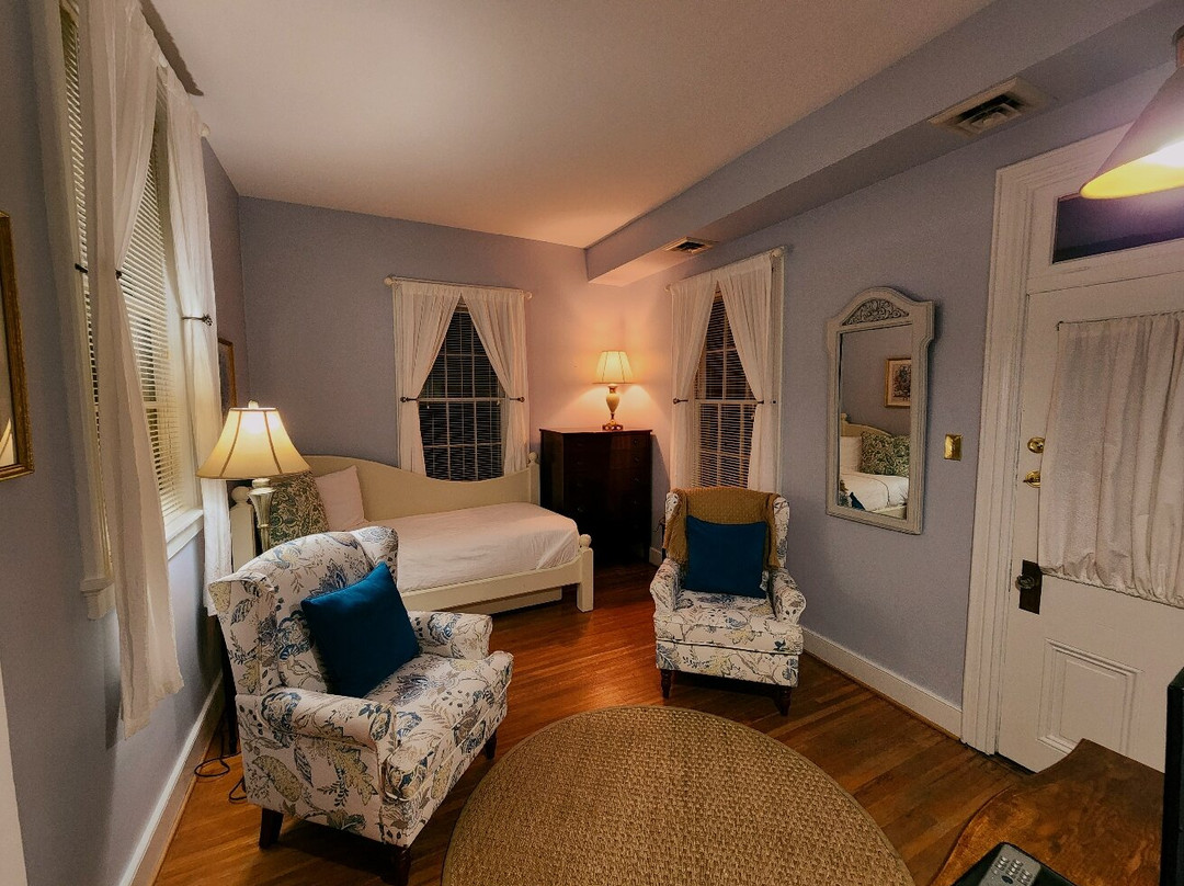 The Alden House主图