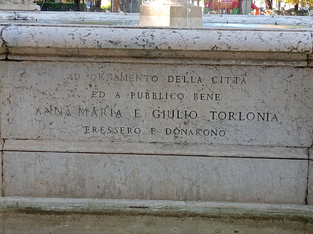 Fontana Anna Maria e Giulio Torlonia-Avezzano必去景点