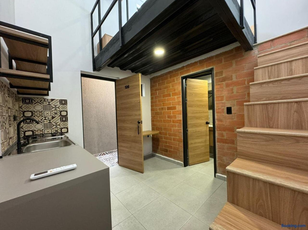 Hotel La Fabrica Cerca Al Aeropuerto