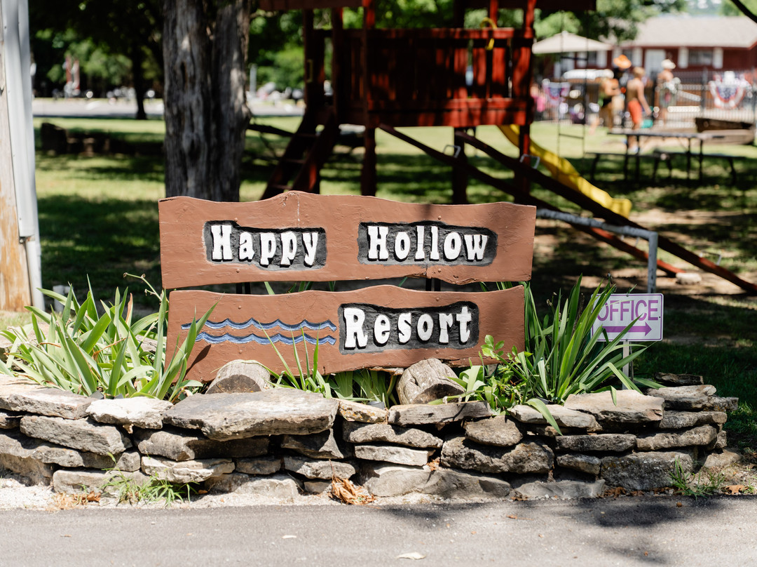 Happy Hollow Resort主图