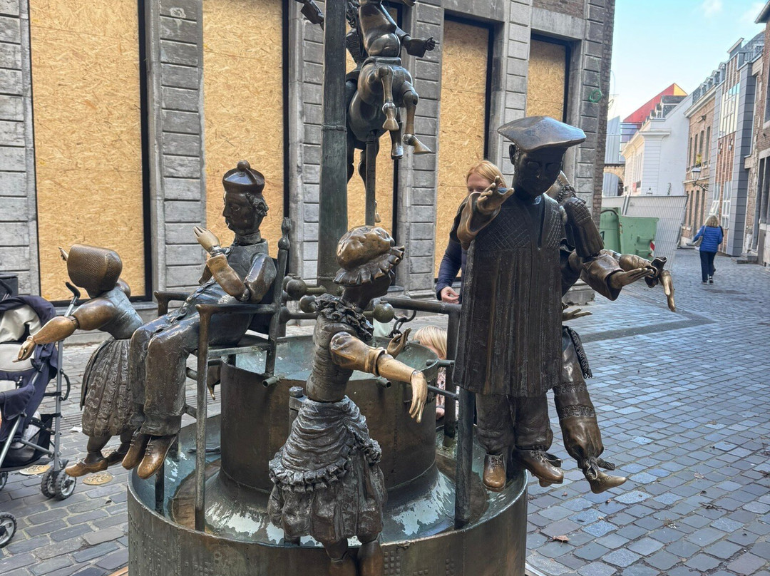 Puppenbrunnen-亚琛必去景点