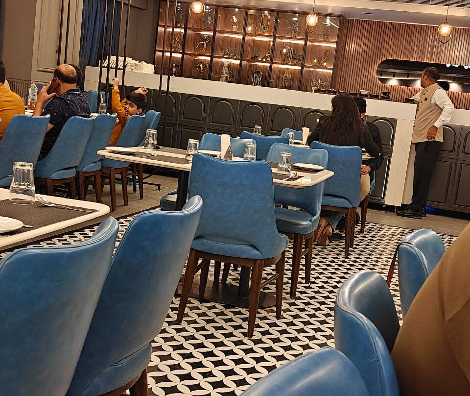 Lazeez Restaurant & Hotel主图