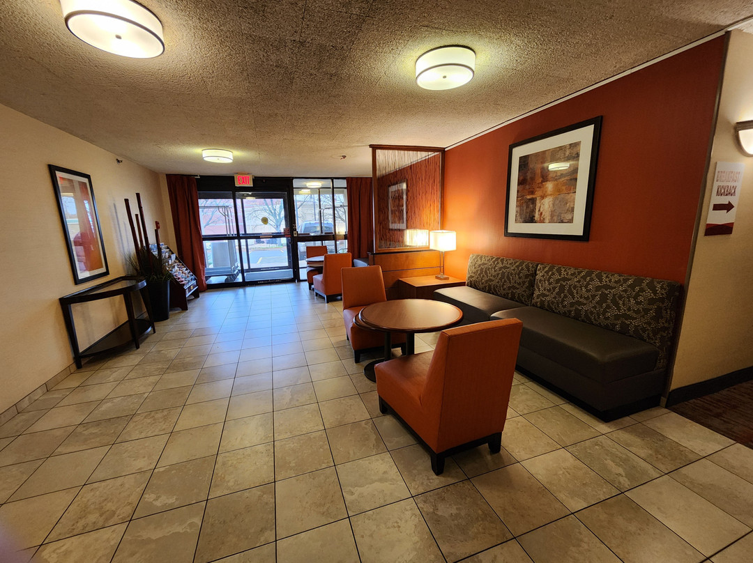 Drury Inn & Suites St. Louis Airport主图