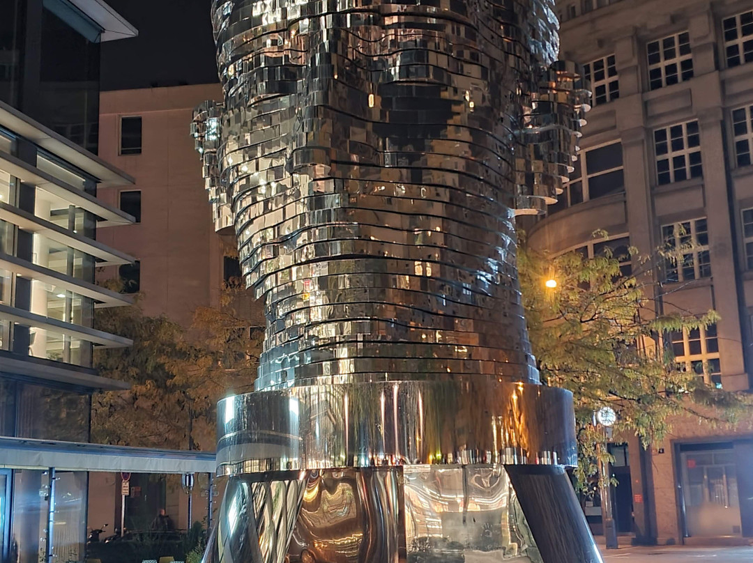 卡夫卡雕像-布拉格必去景点